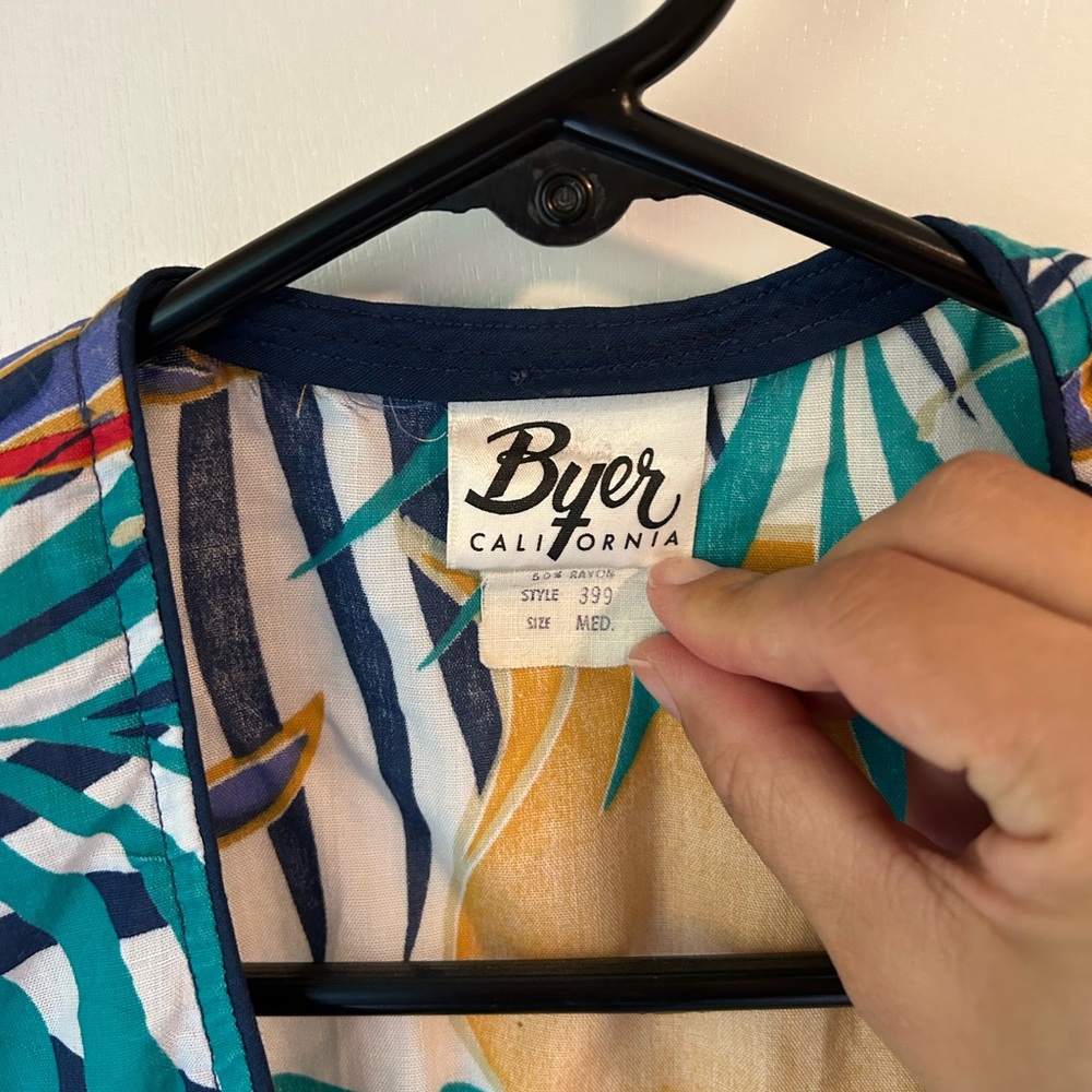 Vintage Tropical Print Sleeveless Top - Picture 2 of 3